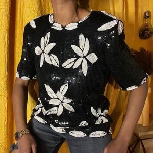 90’s silk floral sequinned reflective blouse 🕺🏾